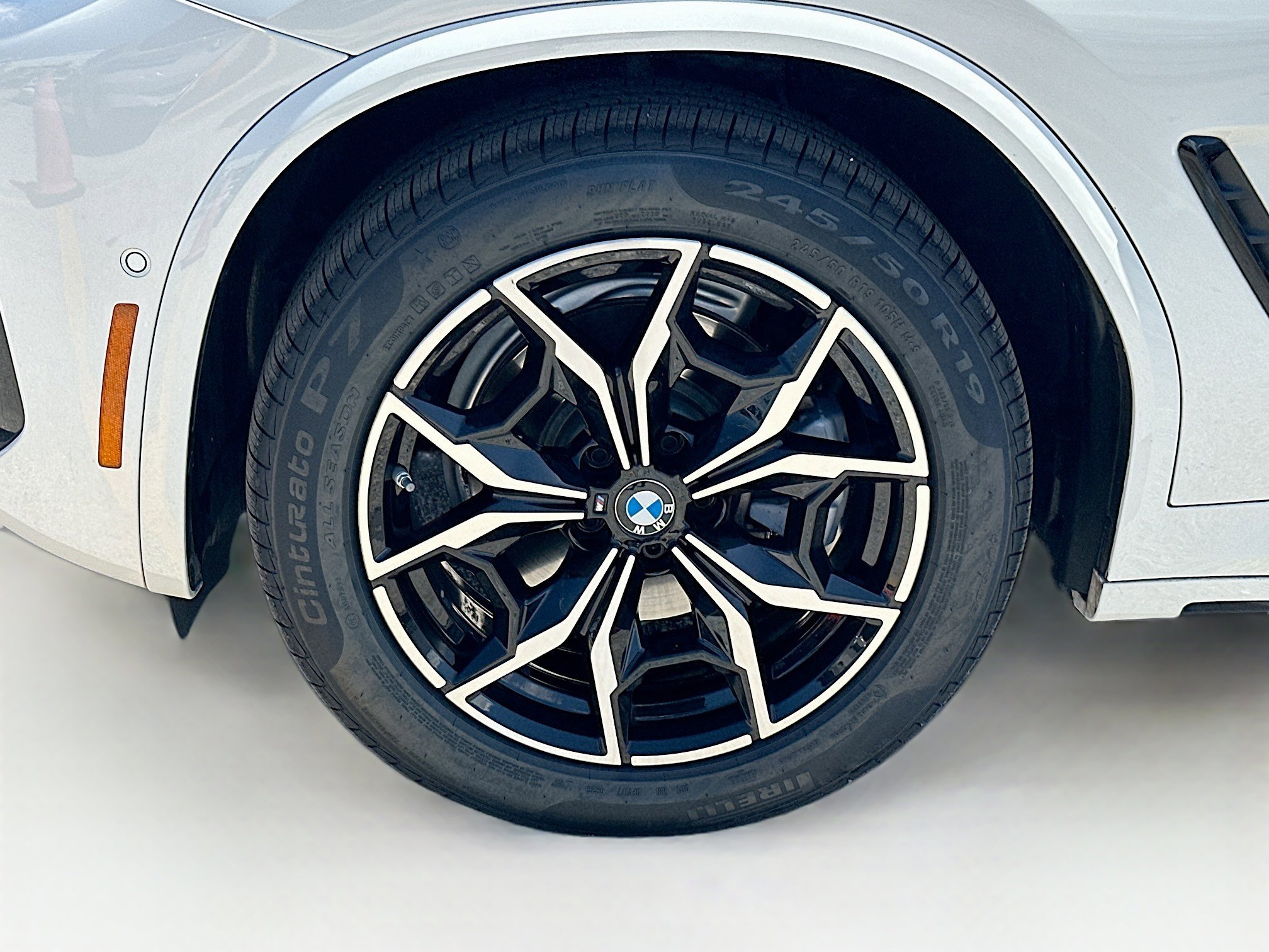 Used 2023 BMW X4 xDrive30i w/ M Sport Package image 32