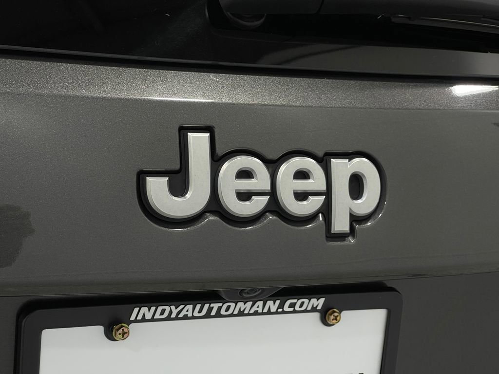 Used 2021 Jeep Grand Cherokee Summit w/ Platinum Series Group image 39