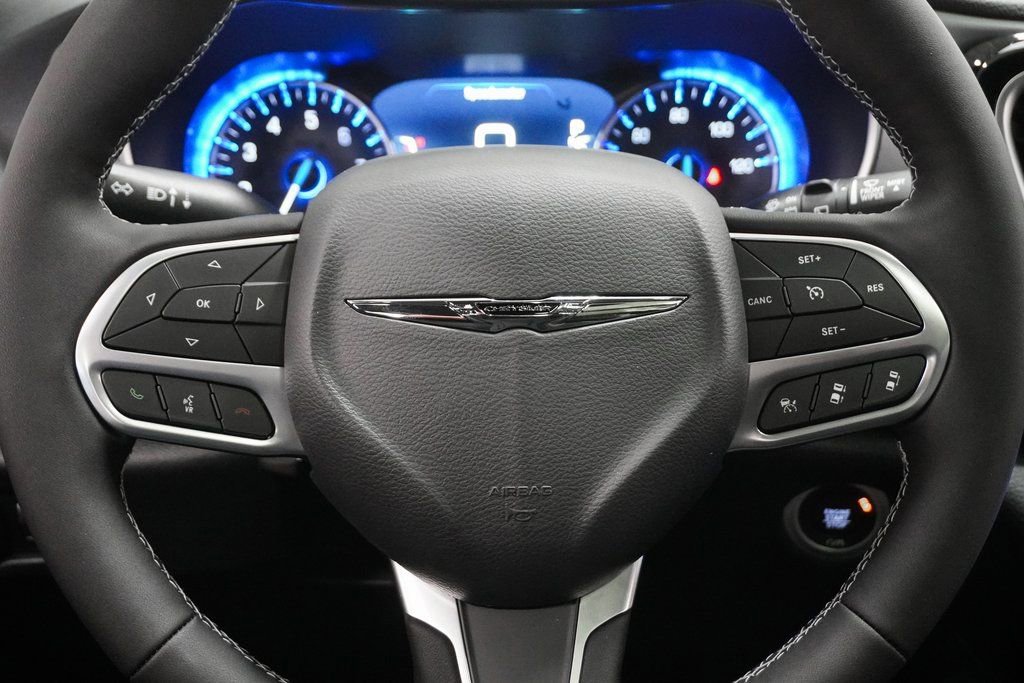 New 2026 Chrysler Pacifica Limited image 24