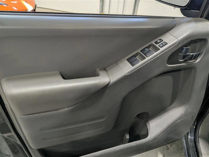 Used 2016 Nissan Frontier SV image 17