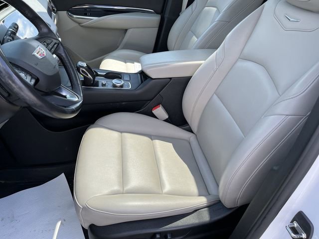 Used 2019 Cadillac XT4 Luxury w/ Cold Weather Package AWD/4WD image 15