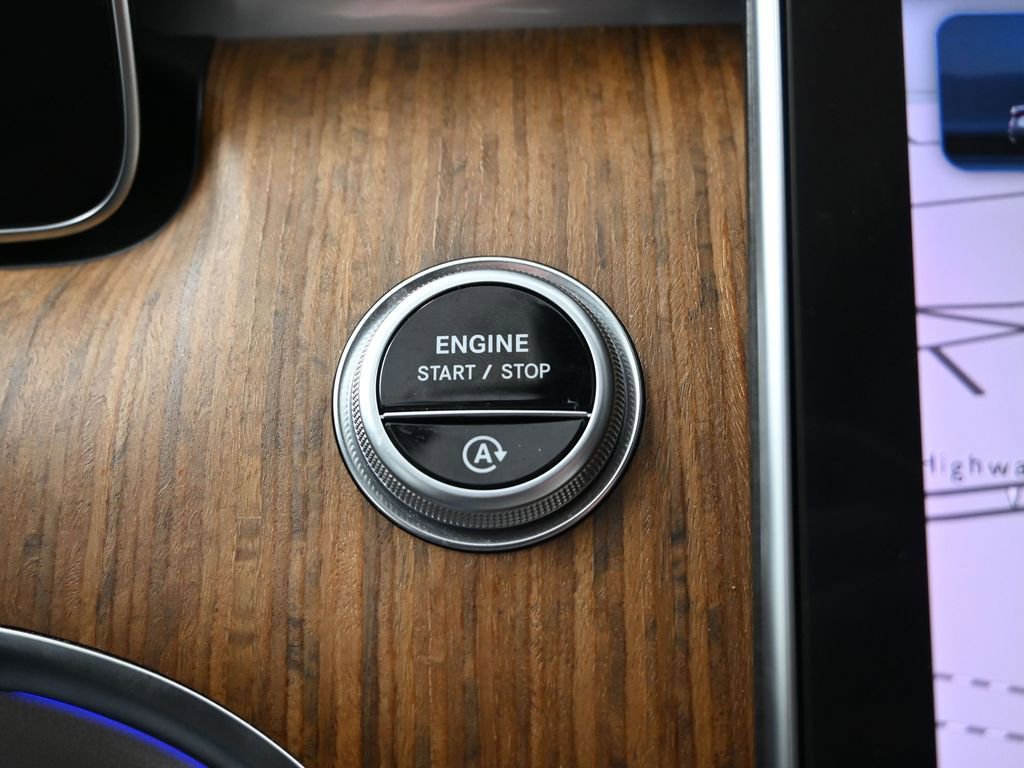 Used 2023 Mercedes-Benz C 300 Sedan image 23