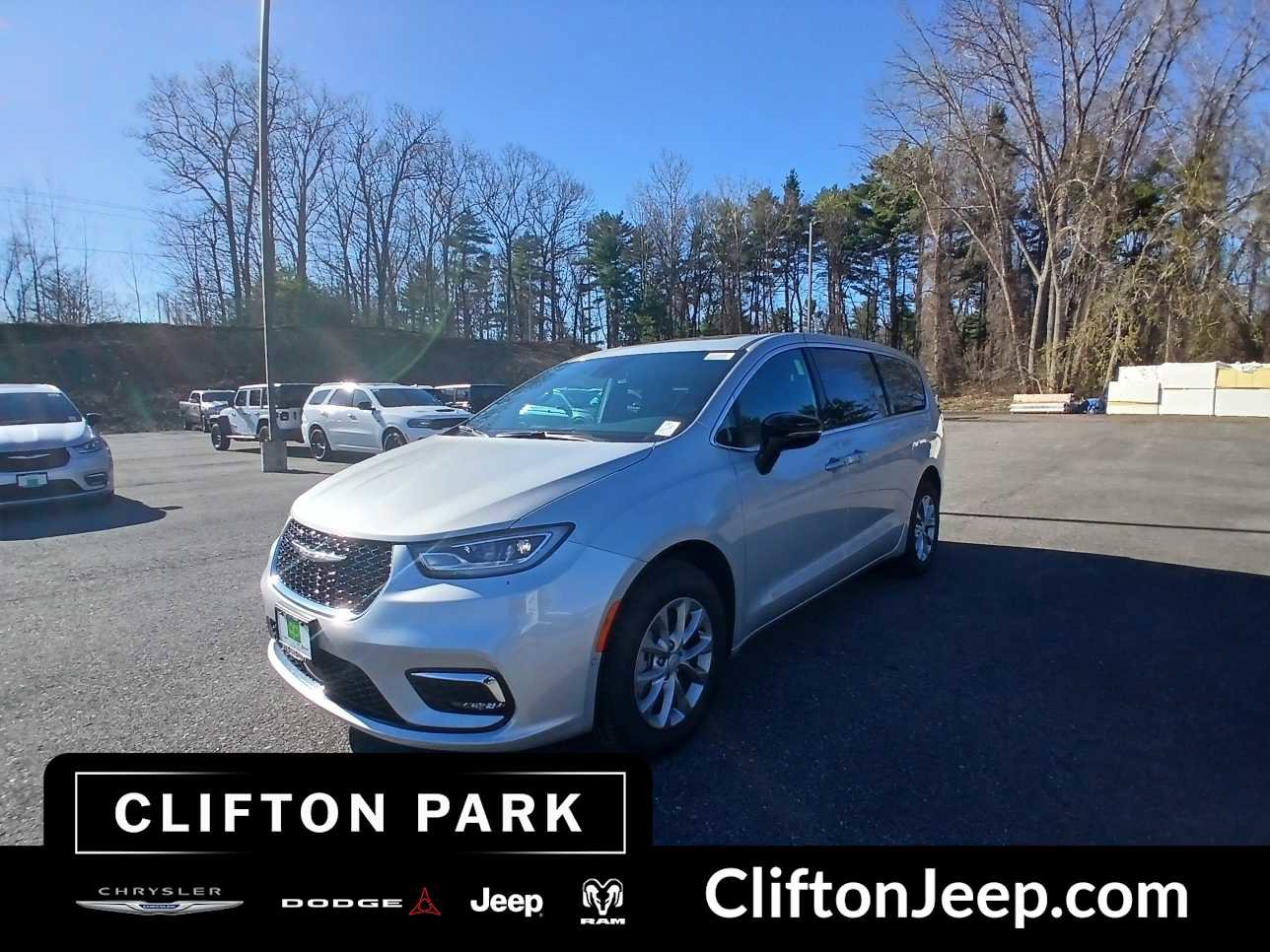 New 2026 Chrysler Pacifica Limited AWD/4WD image 1