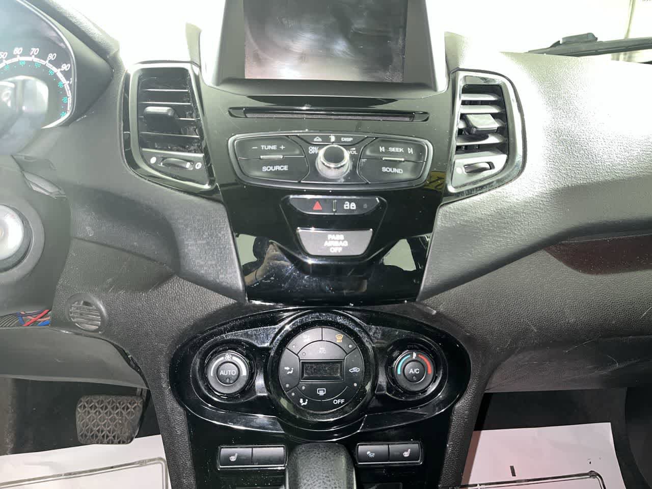 Used 2015 Ford Fiesta SE w/ Comfort Package FWD image 19