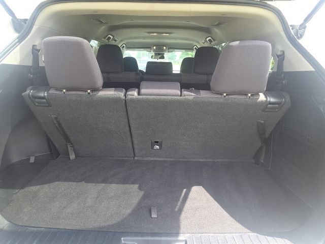 Used 2021 Toyota Highlander L FWD image 11