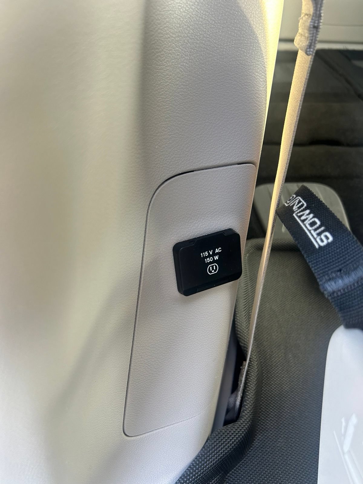 Used 2017 Chrysler Pacifica Limited w/ UConnect Theater Package FWD image 16
