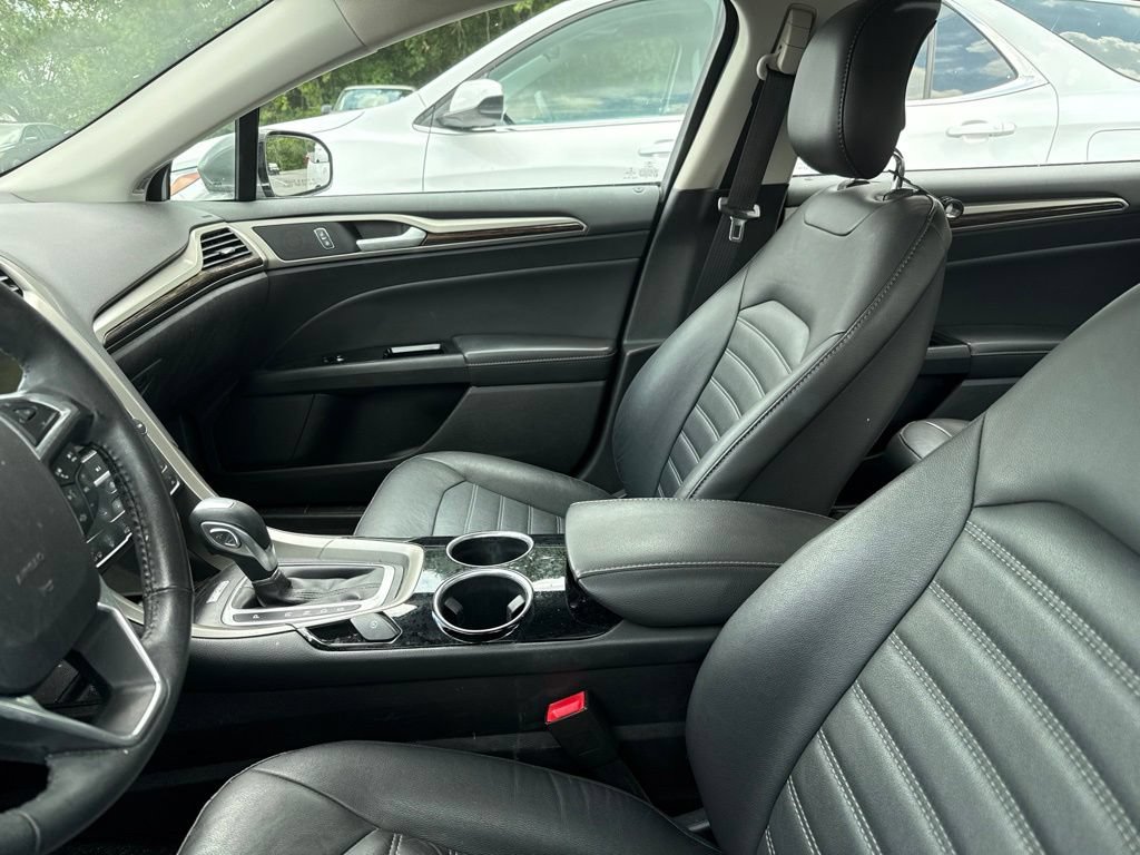 Used 2014 Ford Fusion SE w/ Equipment Group 202A FWD image 8