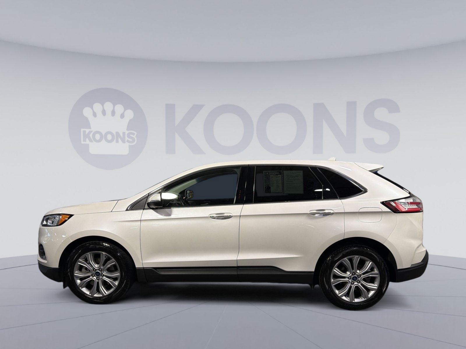 Used 2019 Ford Edge Titanium w/ Class II Trailer Tow Package AWD/4WD image 2