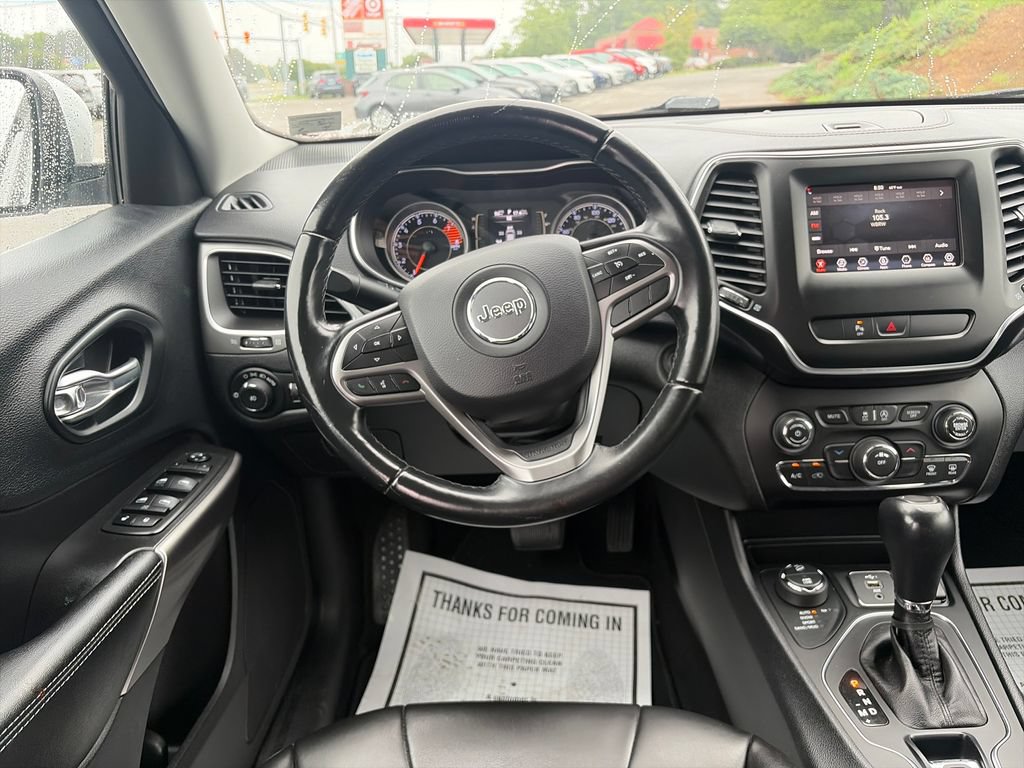 Used 2019 Jeep Cherokee Latitude Plus AWD/4WD image 14