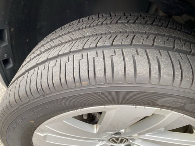 Used 2020 Volkswagen Atlas Cross Sport SE w/ Panoramic Sunroof Package image 40