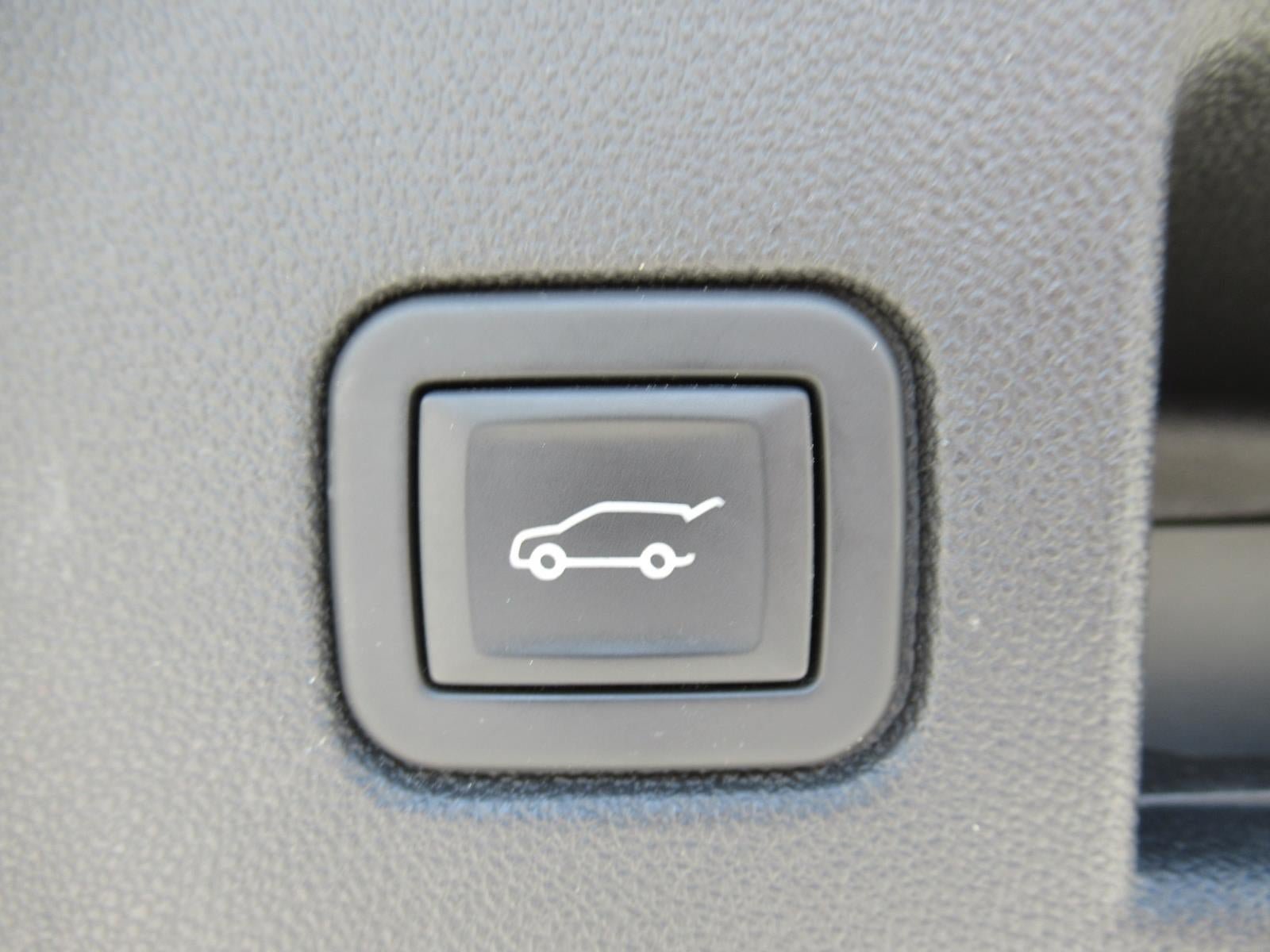 Used 2024 Chevrolet Equinox Premier FWD image 34