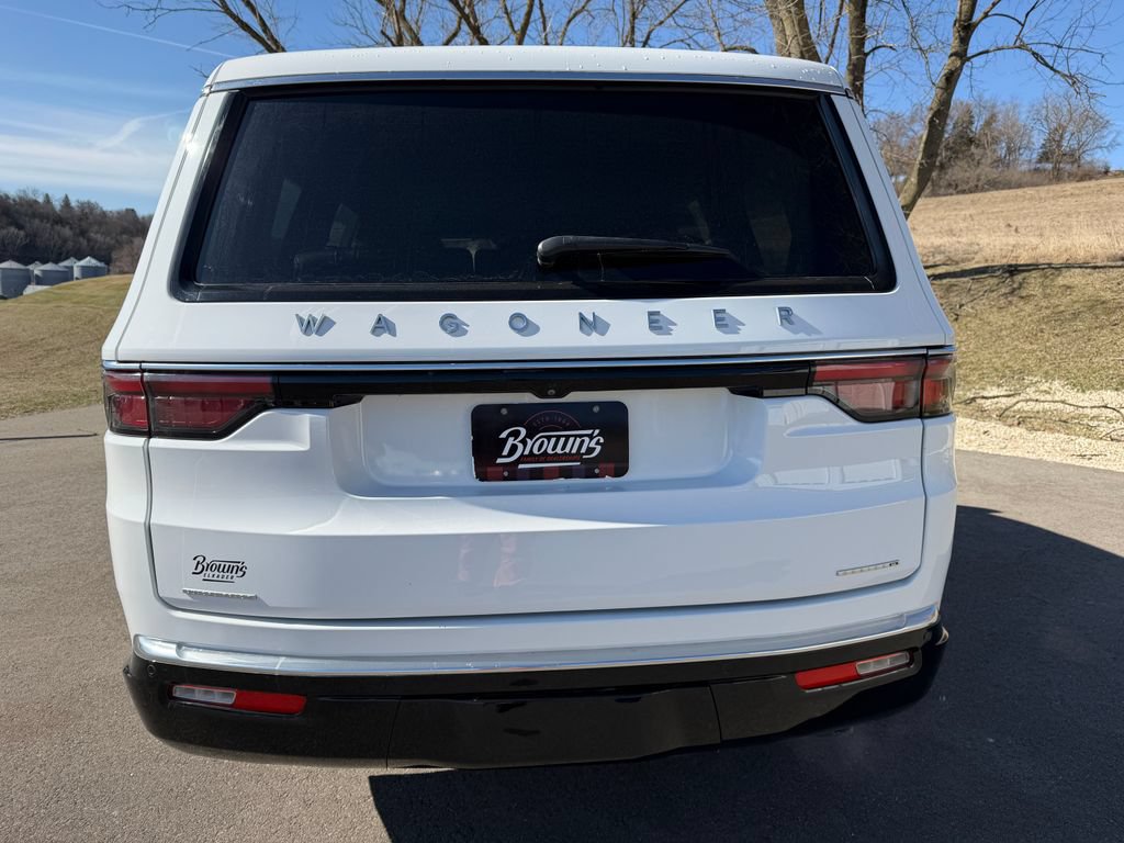 Used 2023 Jeep Wagoneer Series III w/ Premium Group I AWD/4WD image 6
