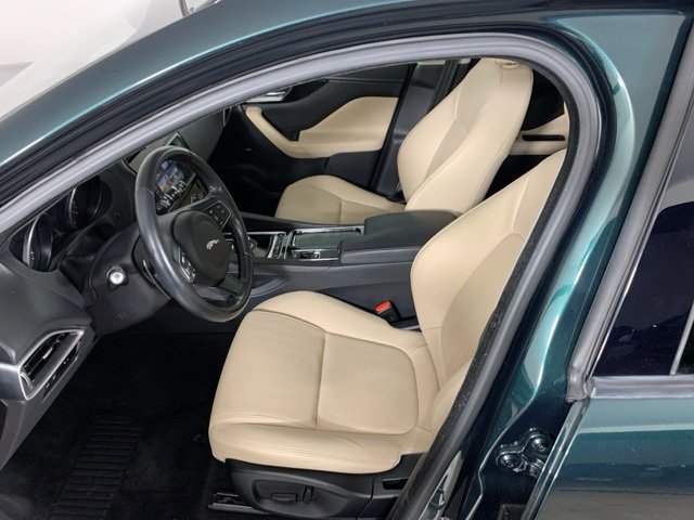 Used 2018 Jaguar F-PACE Premium image 29