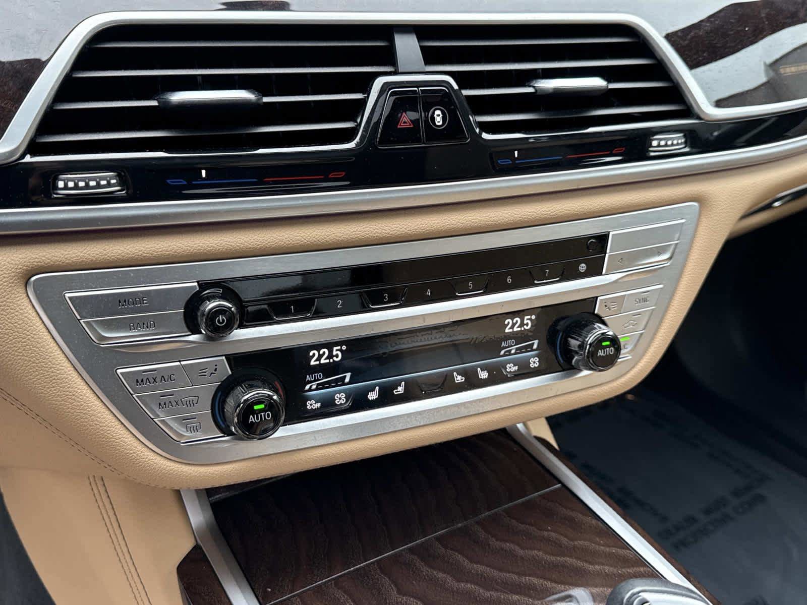 Used 2022 BMW 740i xDrive w/ M Sport Package AWD/4WD image 20