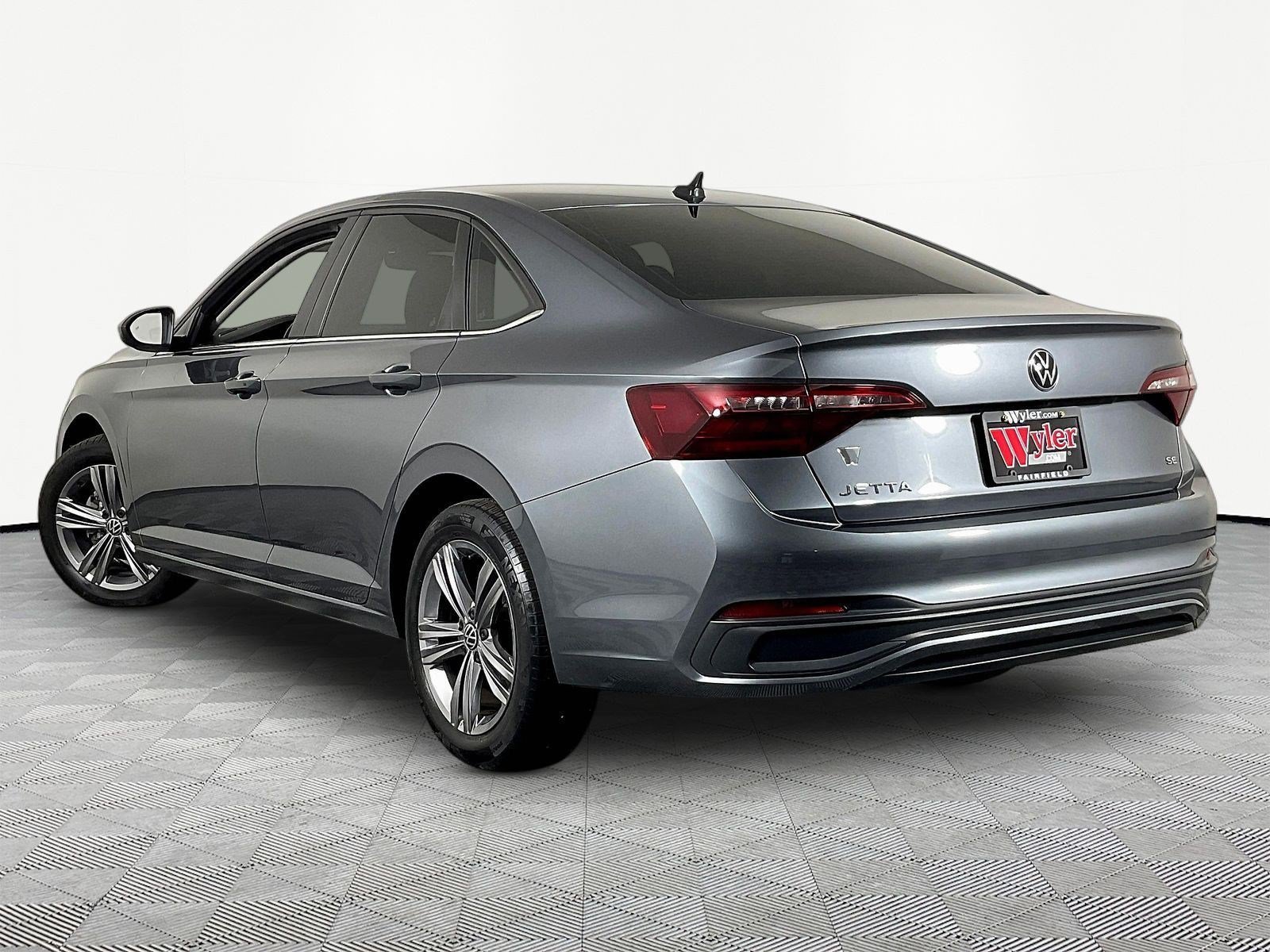 Used 2023 Volkswagen Jetta SE FWD image 4