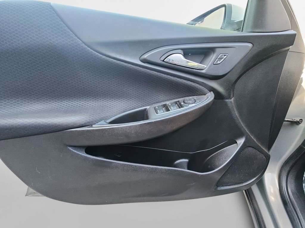 Used 2017 Chevrolet Malibu LT FWD image 15