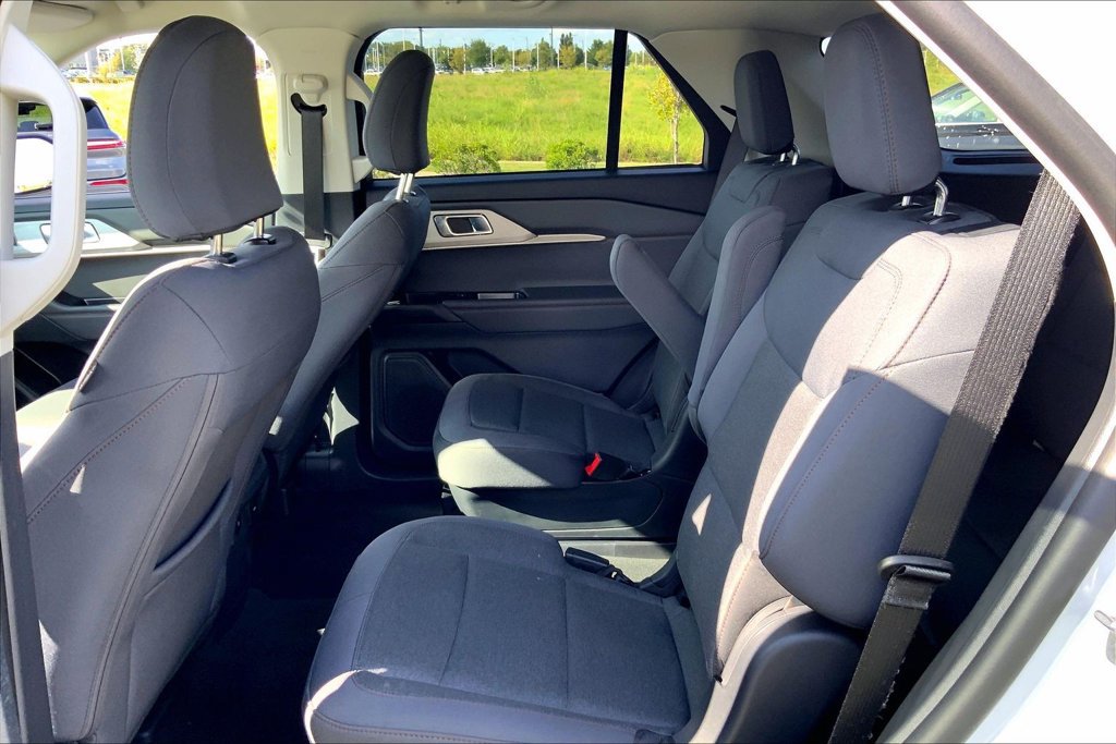 Used 2026 Ford Explorer Active AWD/4WD image 11