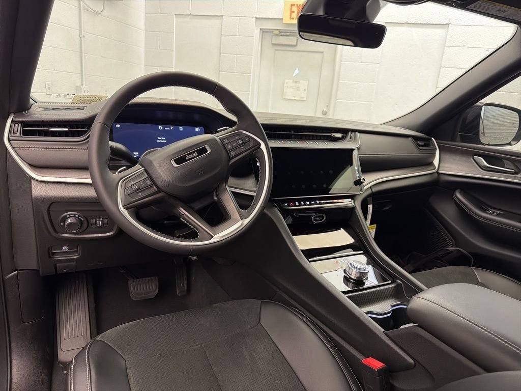 New 2026 Jeep Grand Cherokee Altitude RWD image 9