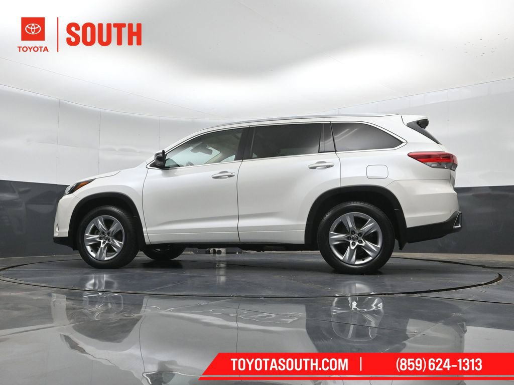 Used 2017 Toyota Highlander Limited AWD/4WD image 47