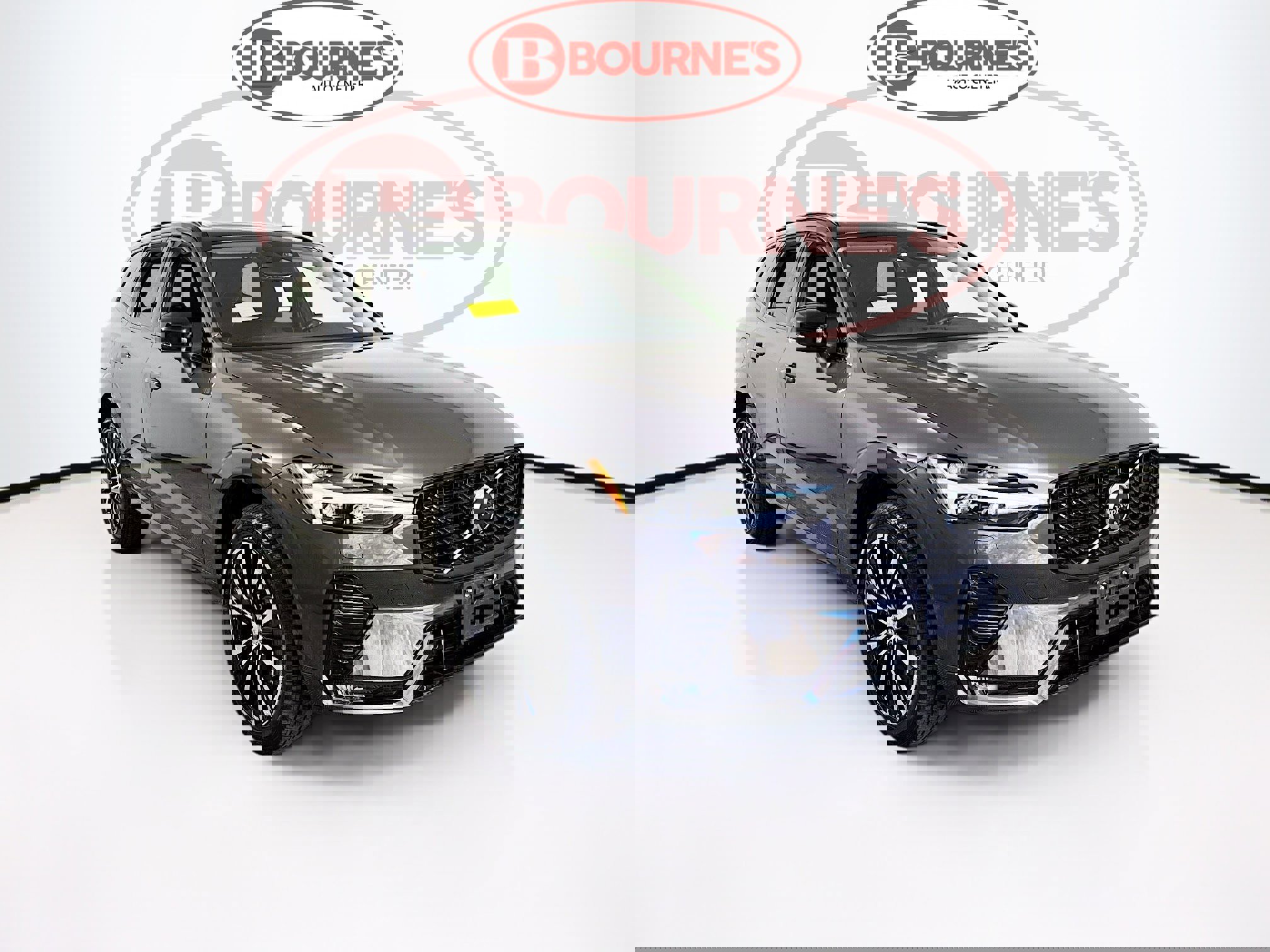 Used 2025 Volvo XC60 B5 Plus image 1