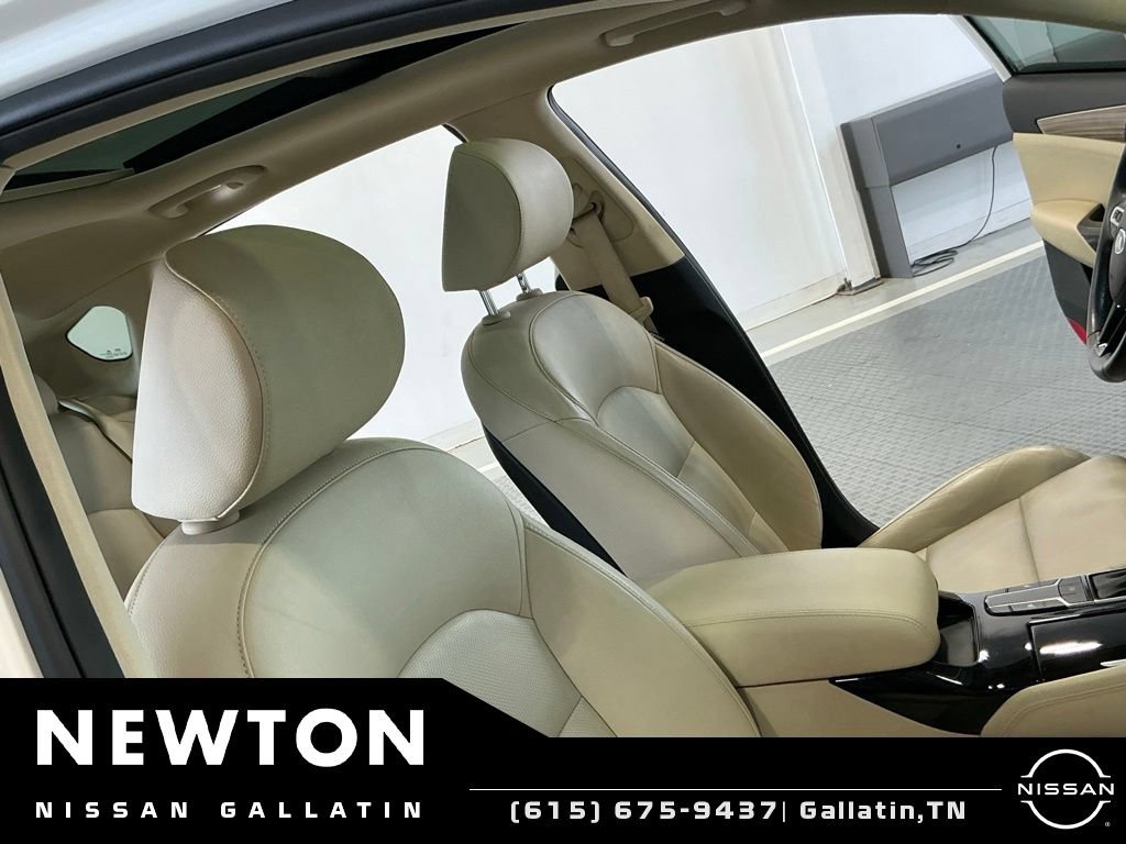 Used 2018 Kia Cadenza Premium w/ Luxury Package FWD image 16