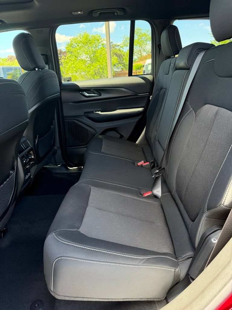 Certified 2025 Jeep Grand Cherokee Laredo X w/ Luxury Tech Group I AWD/4WD image 12