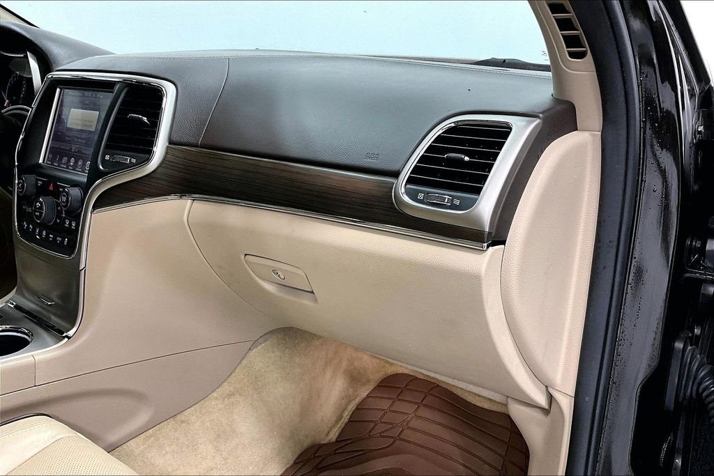 Used 2017 Jeep Grand Cherokee Overland w/ Jeep Active Safety Group image 19