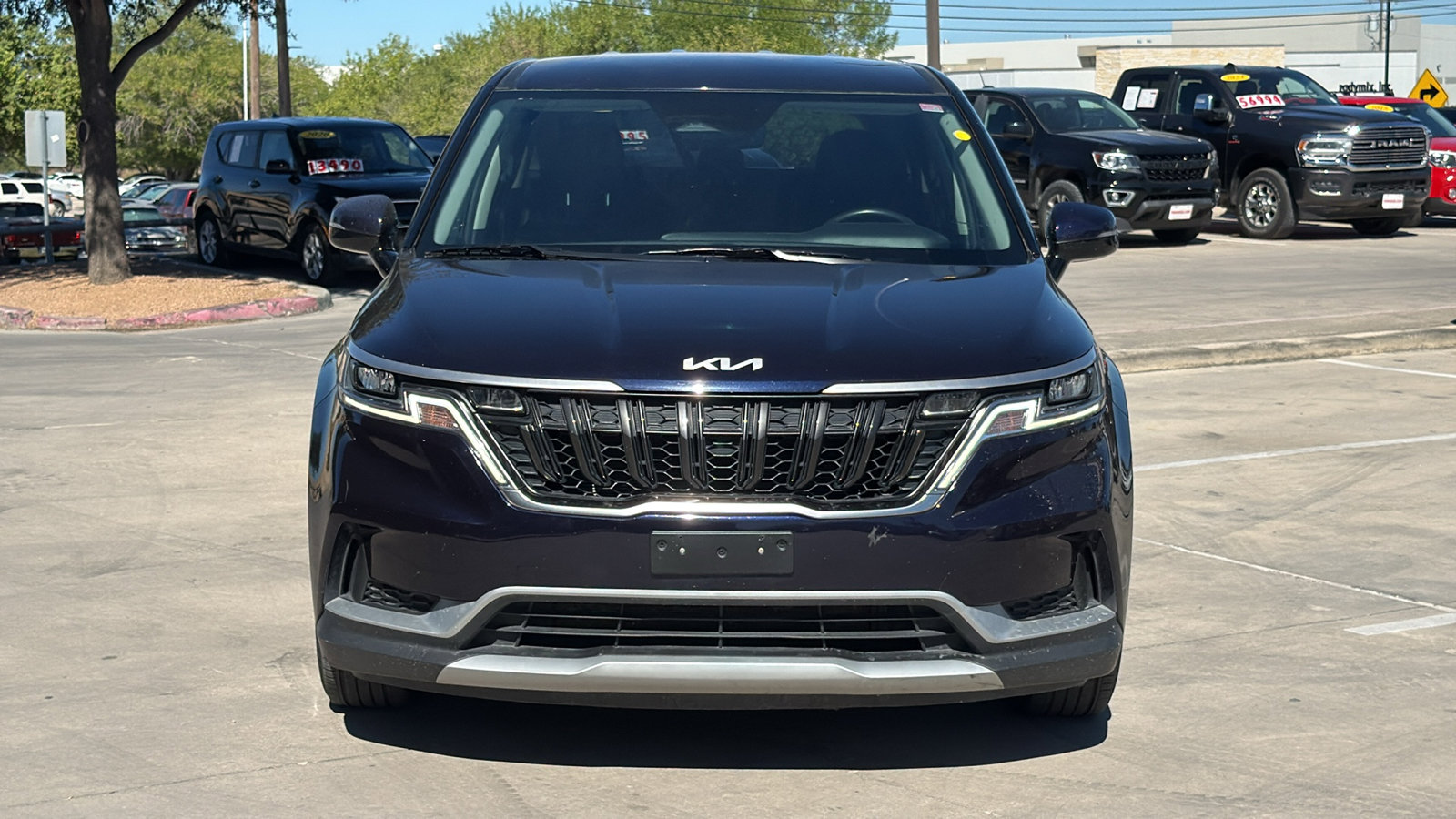 Used 2024 Kia Carnival LX image 8