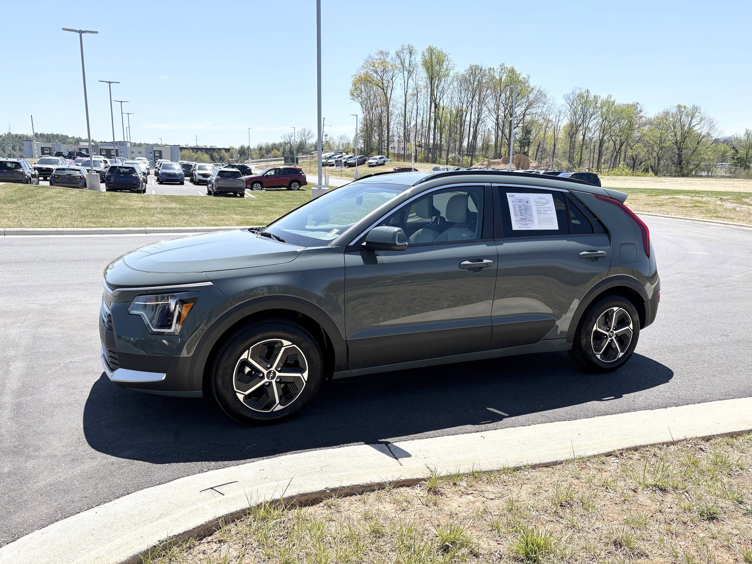 Used 2025 Kia Niro EX FWD image 4
