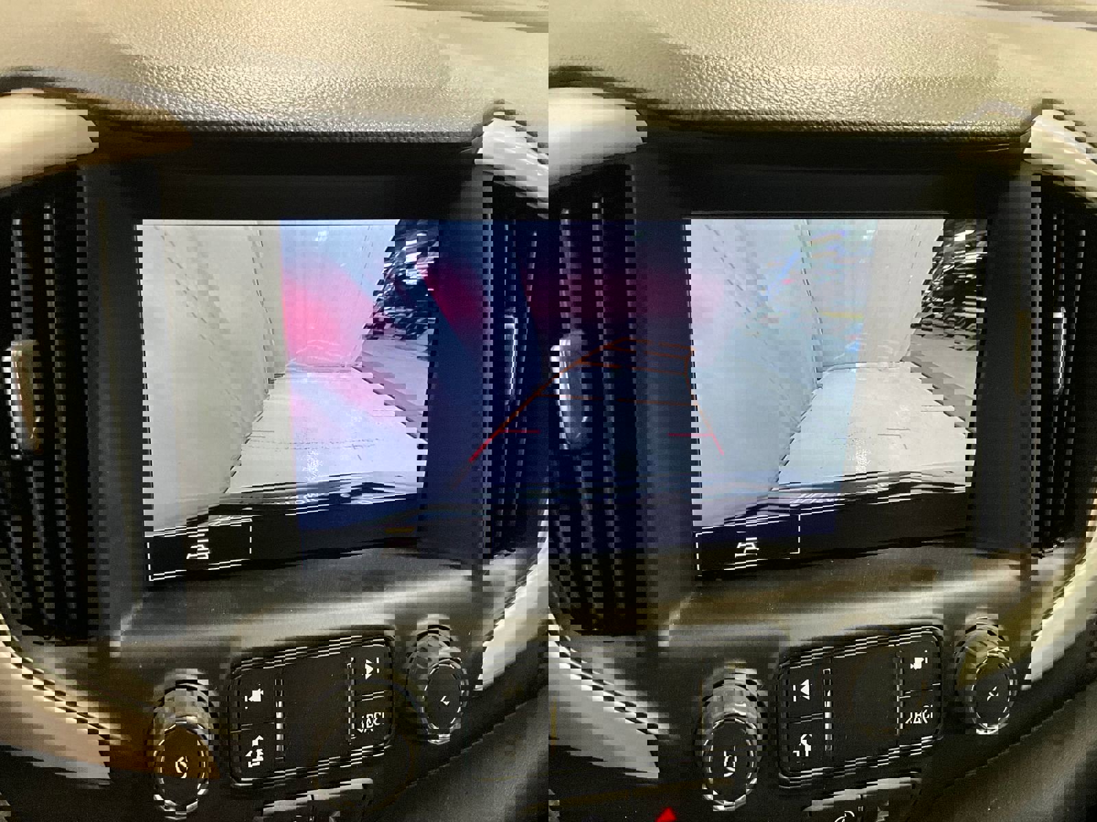 Used 2024 GMC Terrain SLT image 20