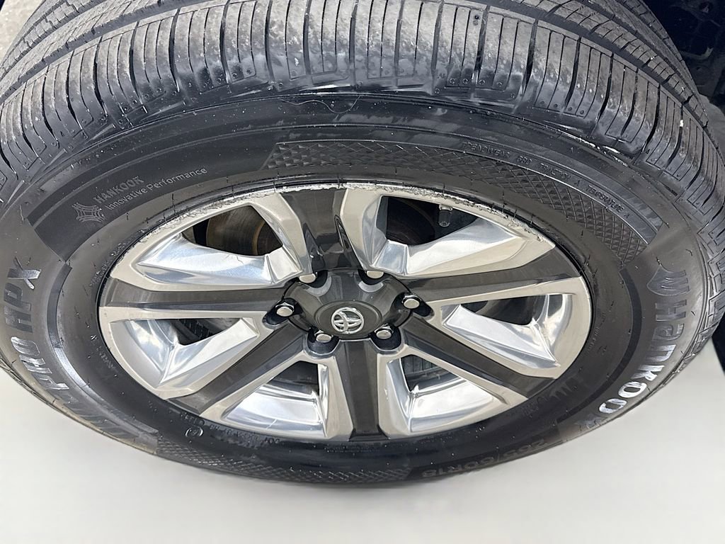 Used 2018 Toyota Tacoma Limited image 32