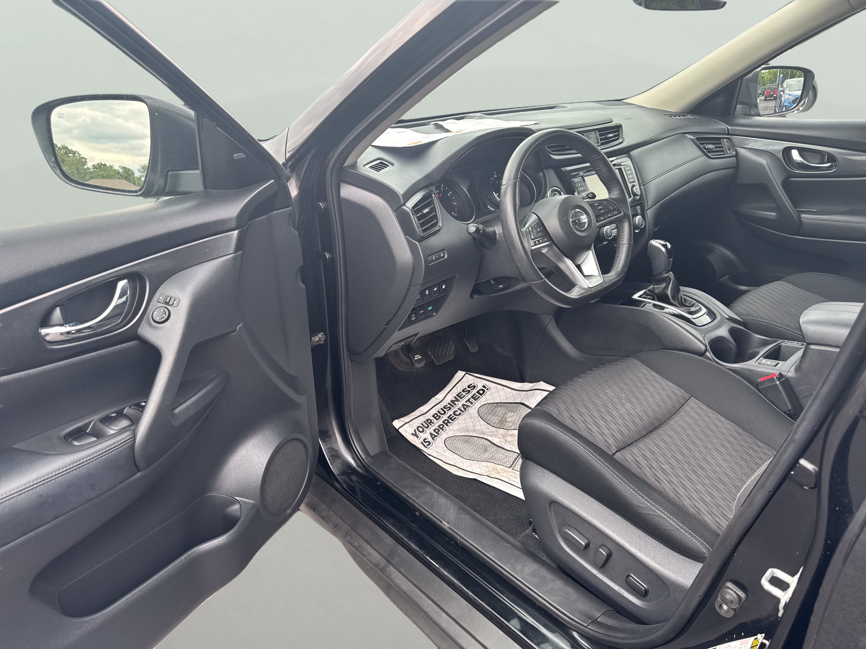 Used 2019 Nissan Rogue SV AWD/4WD image 10