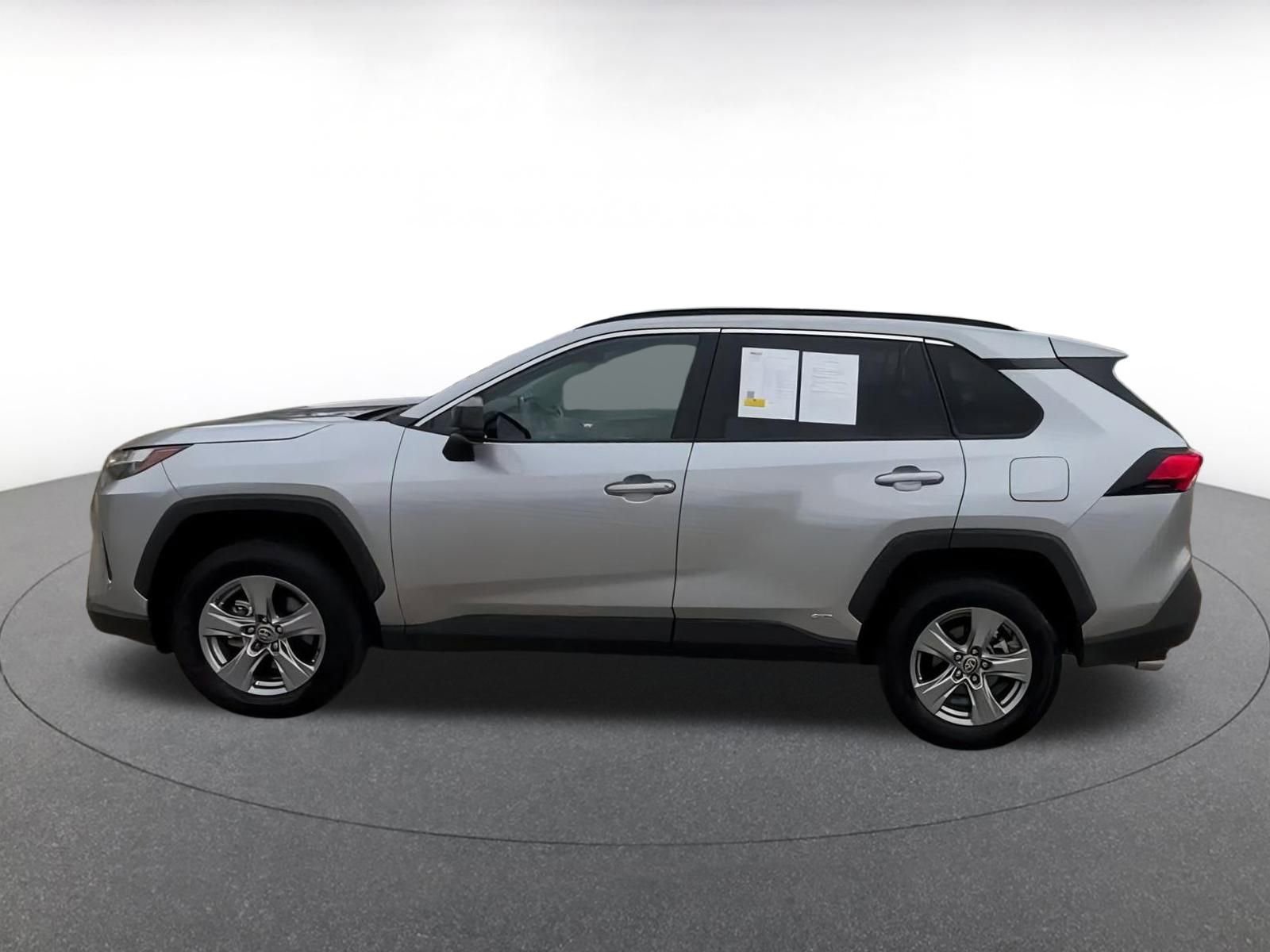 Used 2025 Toyota RAV4 LE image 9