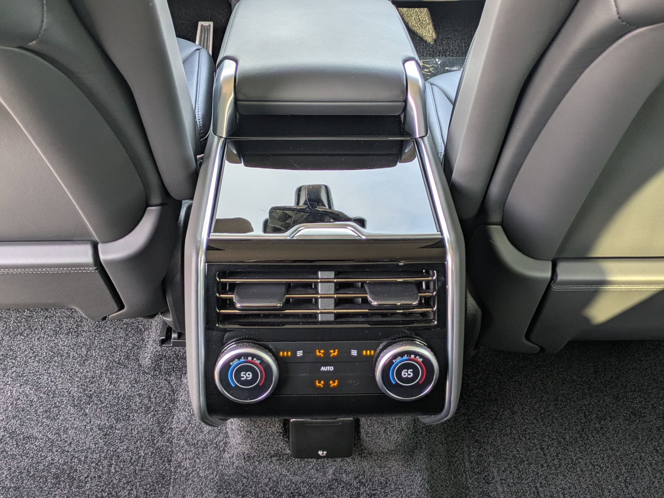 Used 2025 Land Rover Range Rover Long Wheelbase Autobiography image 23