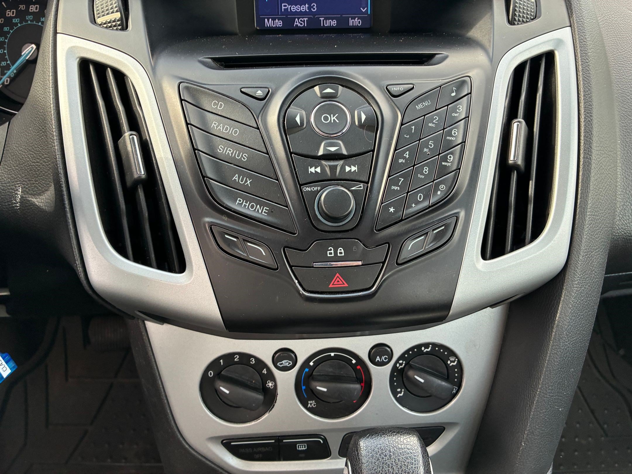 Used 2012 Ford Focus SE FWD image 33