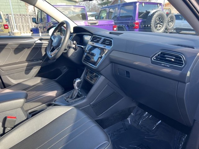 Used 2024 Volkswagen Tiguan SE image 11