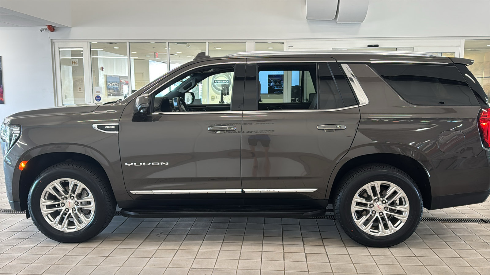 Used 2021 GMC Yukon SLT w/ SLT Luxury Plus Package AWD/4WD image 8