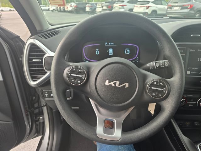 Used 2025 Kia Soul LX FWD image 16