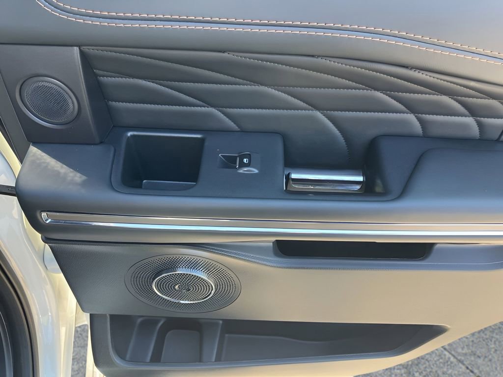 Used 2023 Ford Expedition Platinum image 54