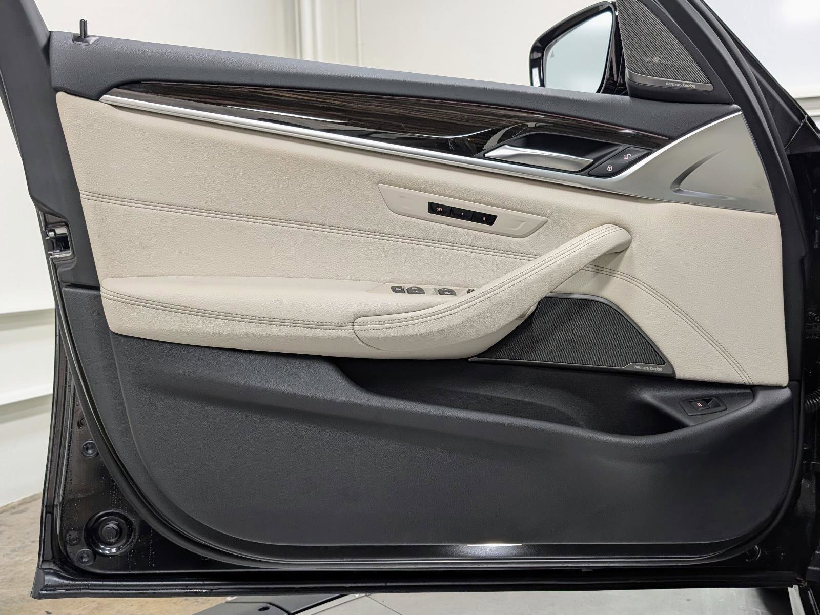 Used 2023 BMW 540i xDrive w/ M Sport Package image 13