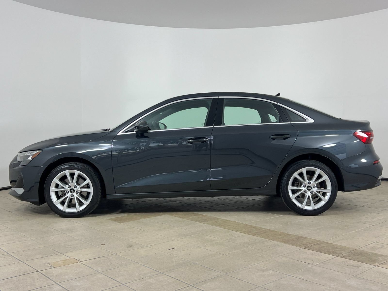 Used 2025 Audi A3 2.0T Premium Plus w/ Premium Plus Package AWD/4WD image 3