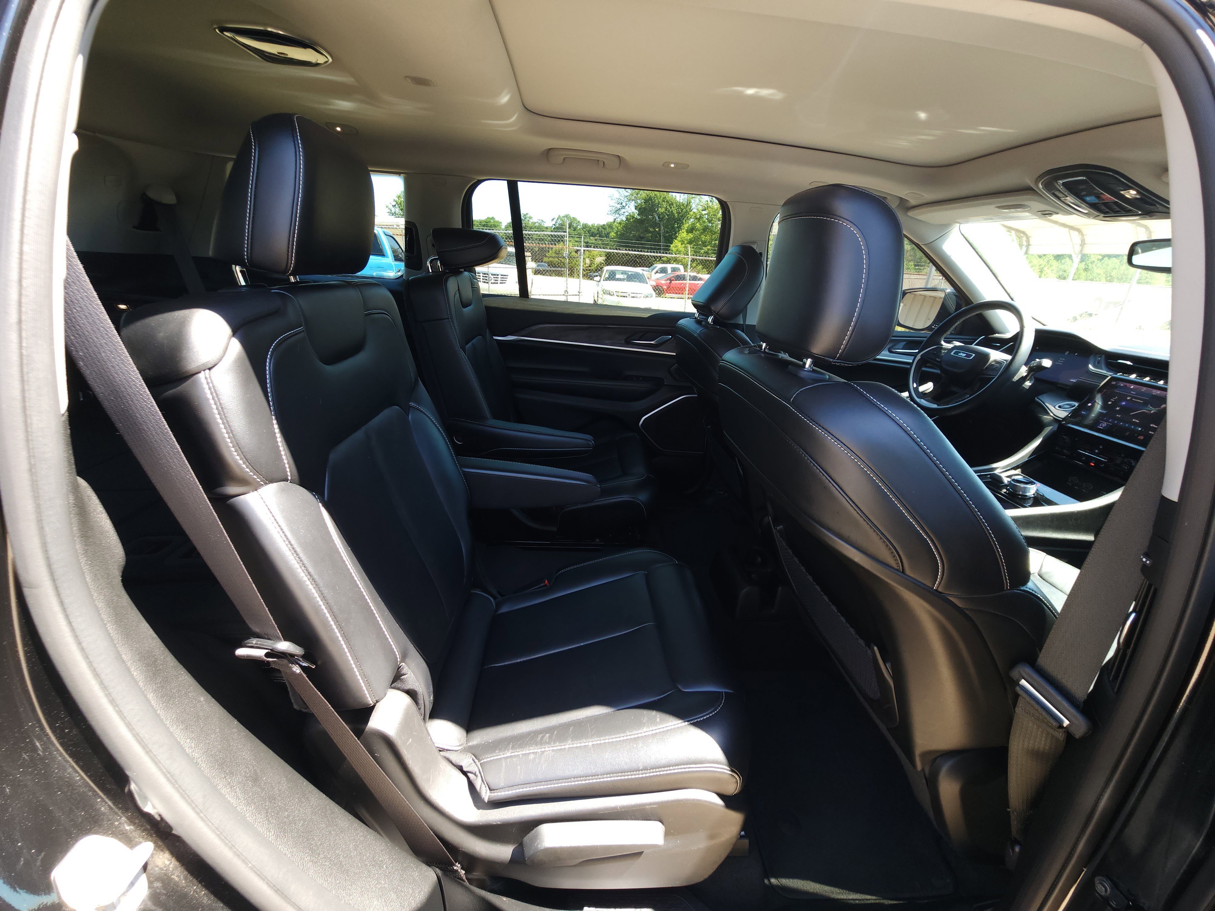 Used 2021 Jeep Grand Cherokee L Limited AWD/4WD image 13