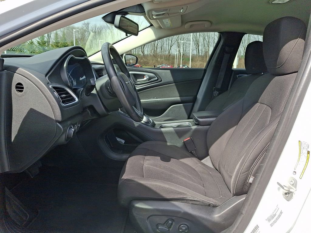 Used 2015 Chrysler 200 Limited w/ Convenience Group image 13