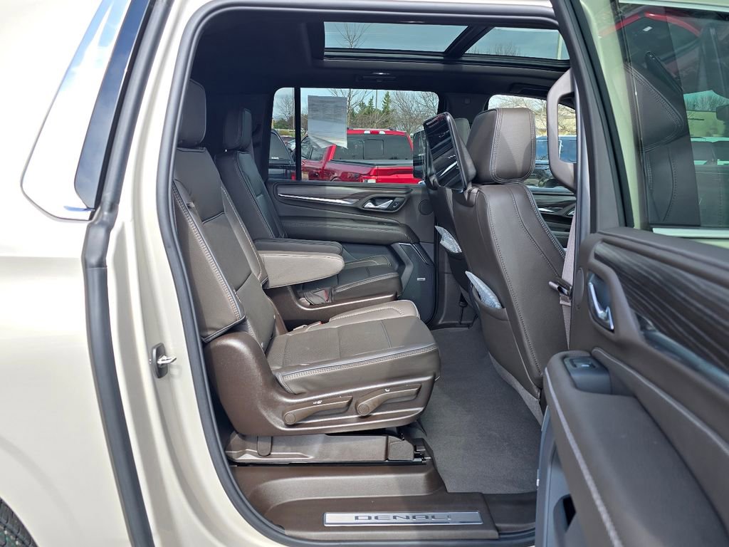 Certified 2023 GMC Yukon XL Denali w/ Denali Reserve Package image 38