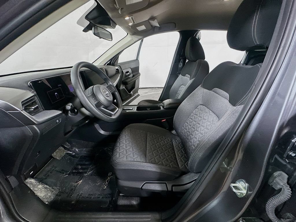 Used 2025 Nissan Kicks SV FWD image 15