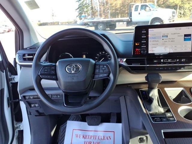 Used 2023 Toyota Sienna LE image 12