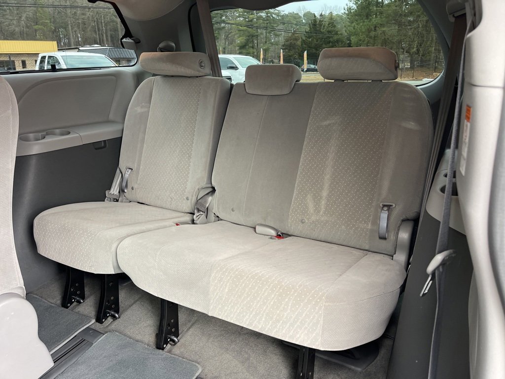 Used 2018 Toyota Sienna LE image 24
