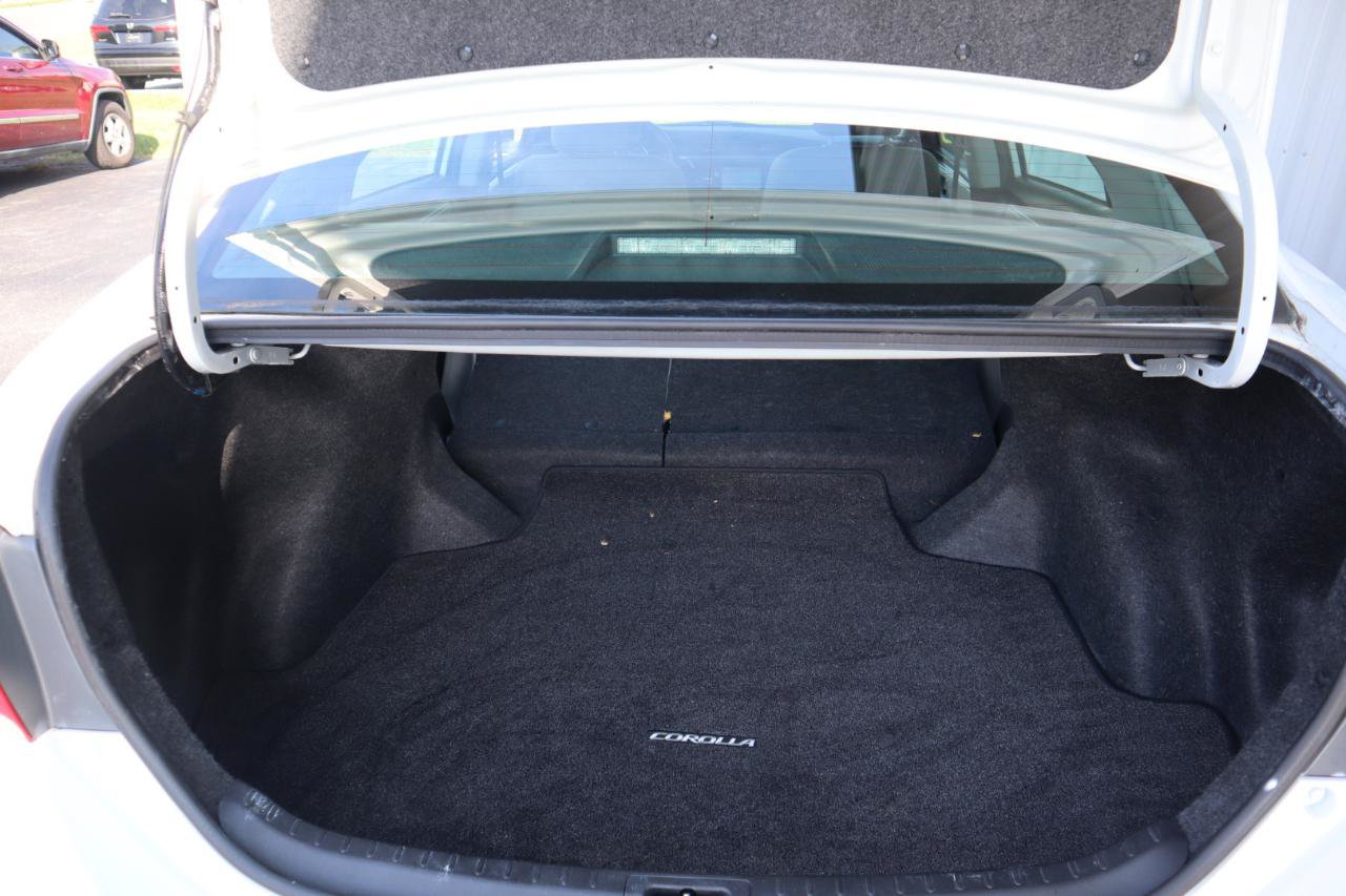 Used 2015 Toyota Corolla LE FWD image 40