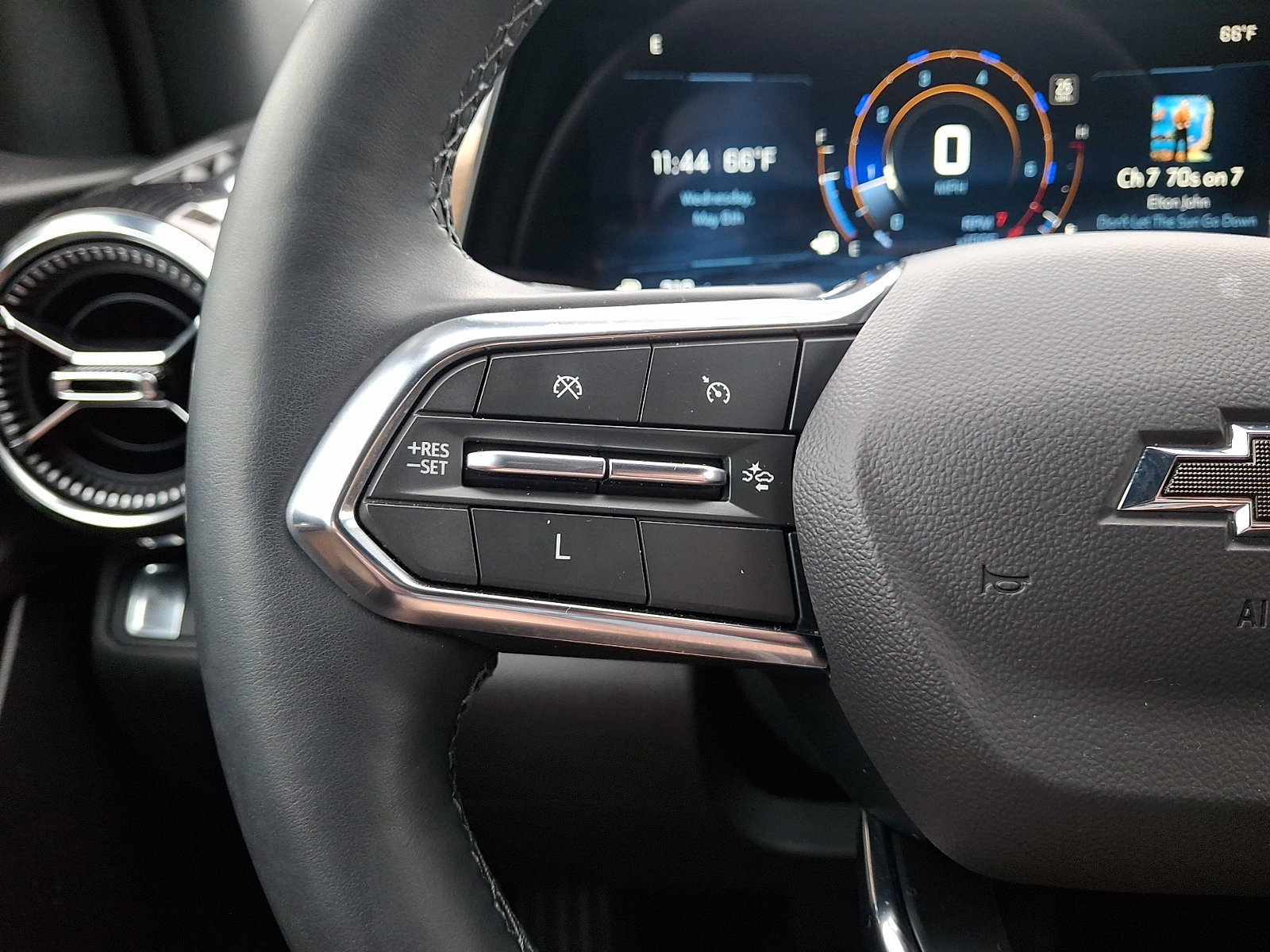 Used 2025 Chevrolet Equinox ACTIV w/ Safety and Technology Package FWD image 22
