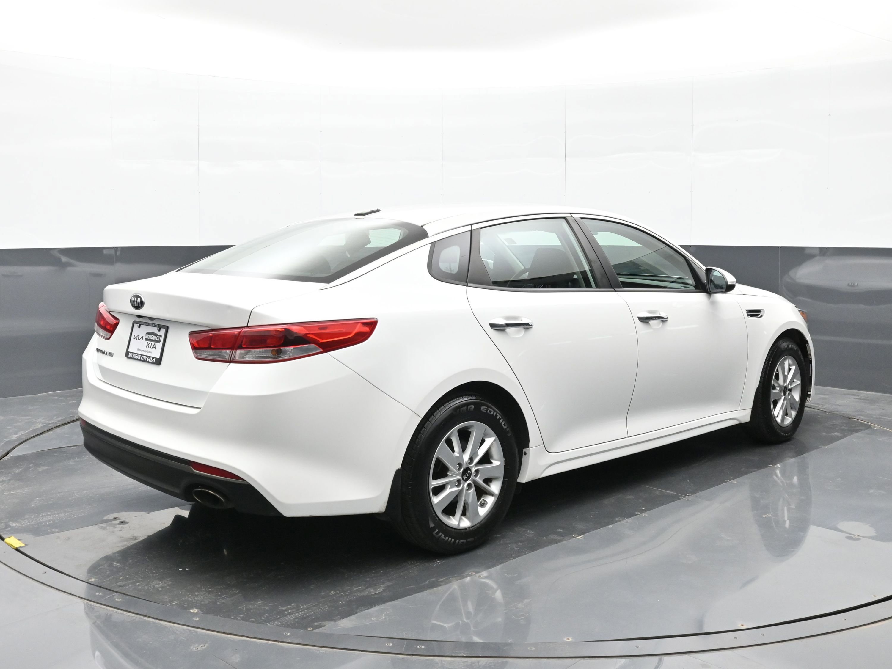 Used 2016 Kia Optima LX FWD image 8